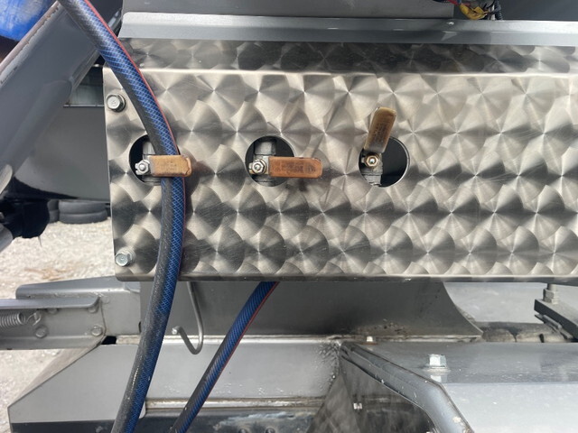 三菱ふそうスーパーグレートミキサー車（コンクリートミキサー）大型（10t）[写真11]