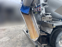 三菱ふそうスーパーグレートミキサー車（コンクリートミキサー）大型（10t）[写真09]