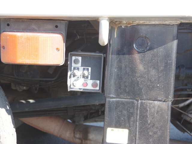 UDトラックスクオンセルフローダー大型（10t）[写真15]