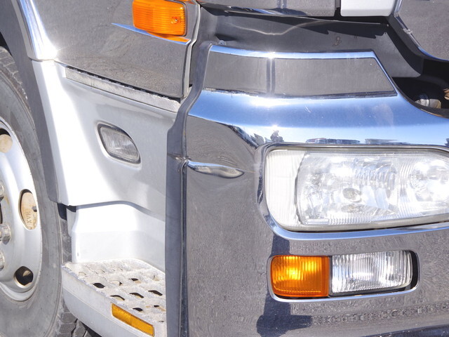 UDトラックスクオンセルフローダー大型（10t）[写真24]