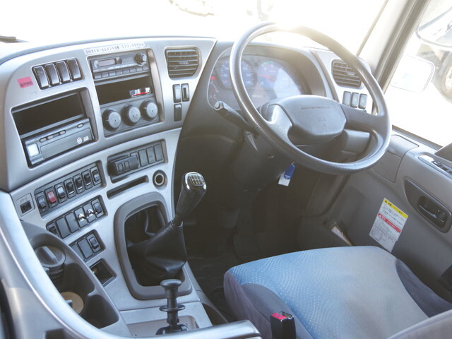 UDトラックスクオンセルフローダー大型（10t）[写真29]