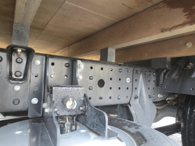 三菱ふそうキャンター平ボディ小型（2t・3t）[写真11]