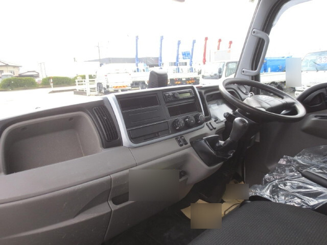 三菱ふそうキャンター平ボディ小型（2t・3t）[写真13]