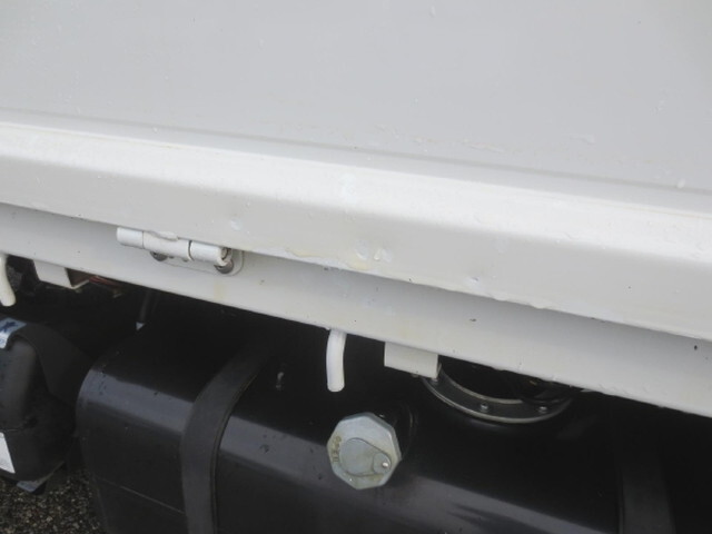 三菱ふそうキャンター平ボディ小型（2t・3t）[写真16]