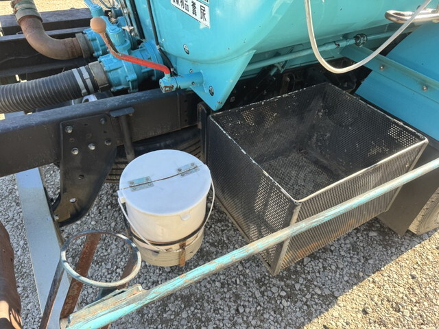 三菱ふそうキャンターバキュームカー小型（2t・3t）[写真23]