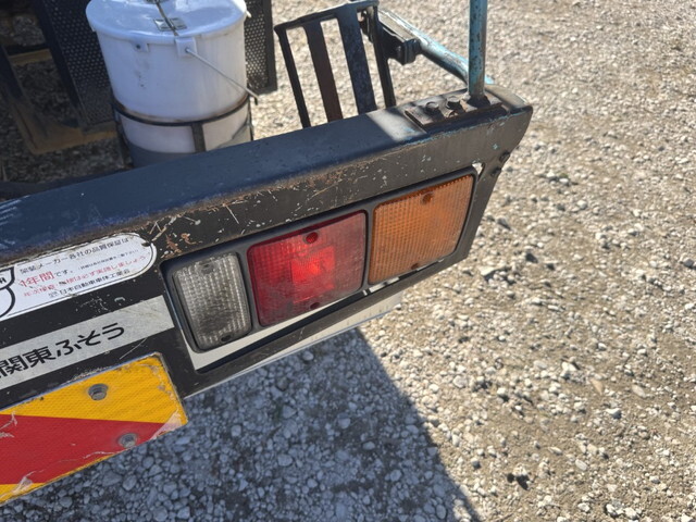 三菱ふそうキャンターバキュームカー小型（2t・3t）[写真37]