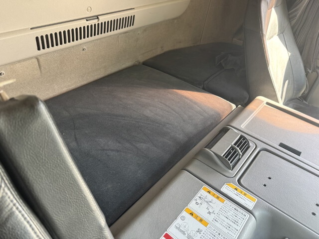 三菱ふそうスーパーグレートコンテナ専用車大型（10t）[写真13]