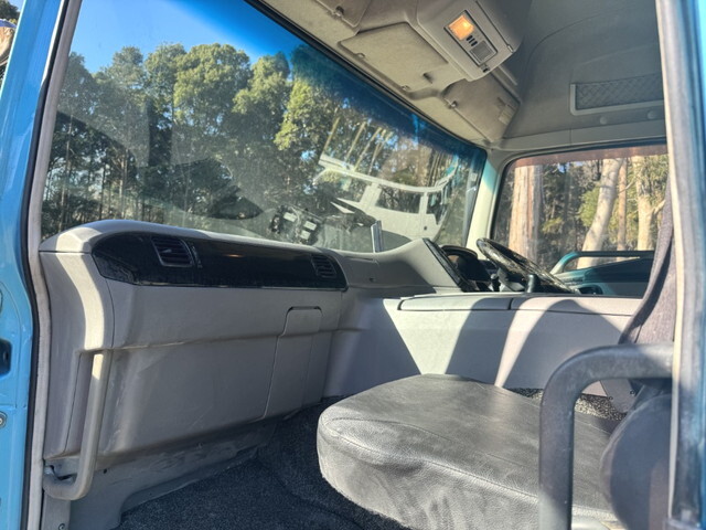 三菱ふそうスーパーグレートコンテナ専用車大型（10t）[写真15]