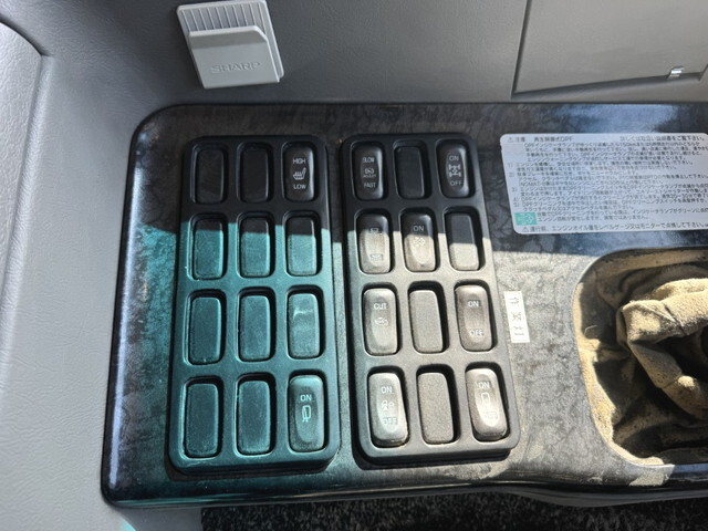 三菱ふそうスーパーグレートコンテナ専用車大型（10t）[写真09]