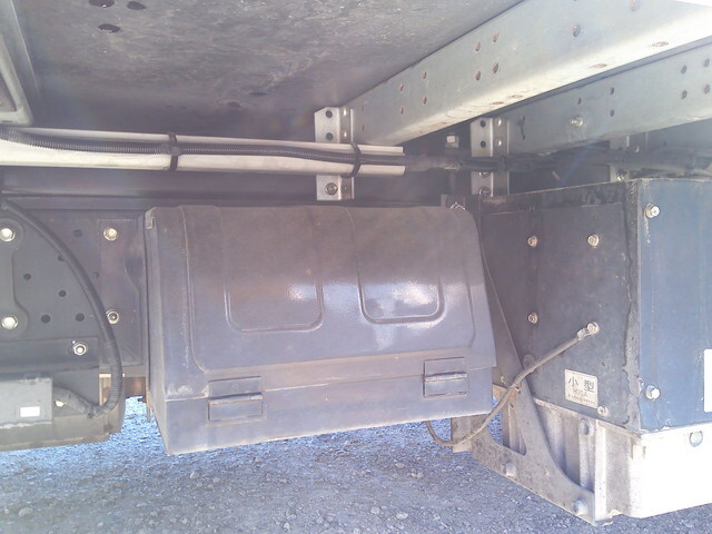 いすゞエルフアルミウイング小型（2t・3t）[写真10]