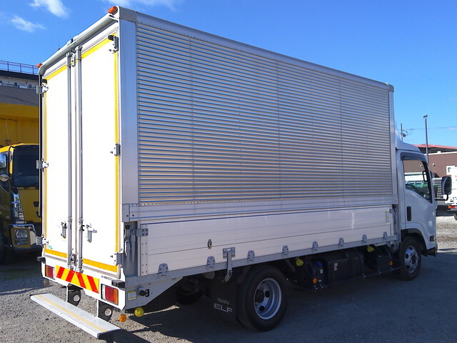 いすゞエルフアルミウイング小型（2t・3t）[写真04]