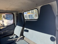 三菱ふそうキャンター平ボディ小型（2t・3t）[写真12]