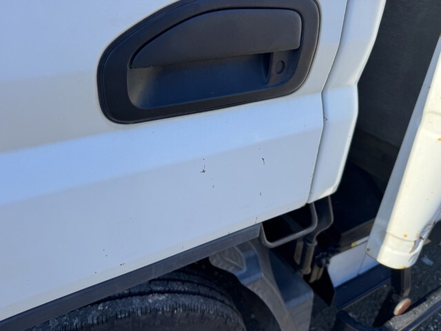 三菱ふそうキャンター平ボディ小型（2t・3t）[写真32]