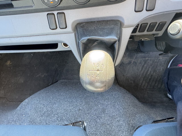 三菱ふそうキャンター平ボディ小型（2t・3t）[写真07]