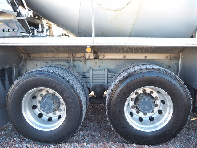 いすゞギガミキサー車（コンクリートミキサー）大型（10t）[写真14]