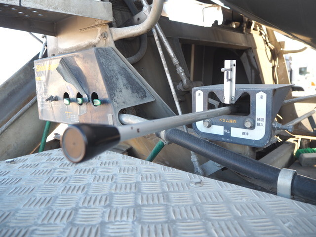 いすゞギガミキサー車（コンクリートミキサー）大型（10t）[写真16]