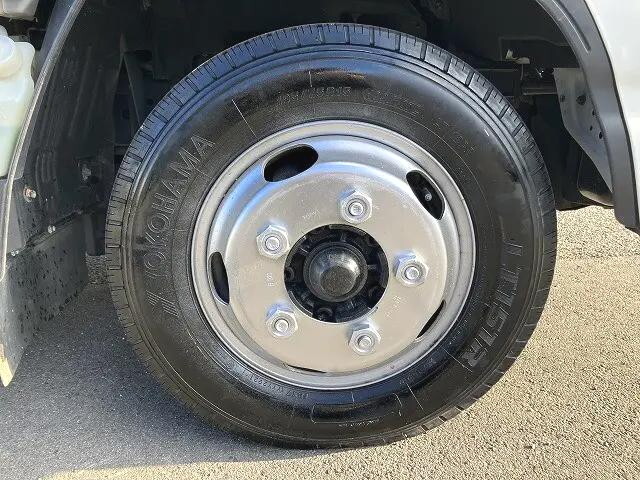 いすゞエルフ平ボディ小型（2t・3t）[写真17]