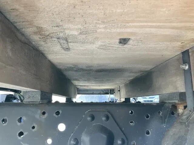 いすゞエルフ平ボディ小型（2t・3t）[写真27]