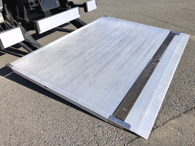 日野デュトロアルミバン小型（2t・3t）[写真10]