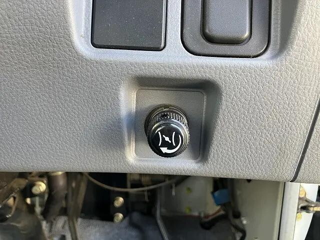 三菱ふそうキャンターガッツ平ボディ小型（2t・3t）[写真15]