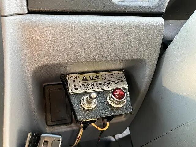 三菱ふそうキャンターガッツ平ボディ小型（2t・3t）[写真16]