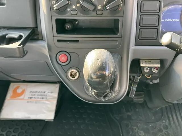 三菱ふそうキャンターガッツ平ボディ小型（2t・3t）[写真19]