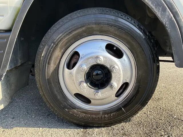 三菱ふそうキャンターガッツ平ボディ小型（2t・3t）[写真23]