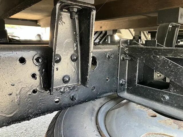 三菱ふそうキャンターガッツ平ボディ小型（2t・3t）[写真28]