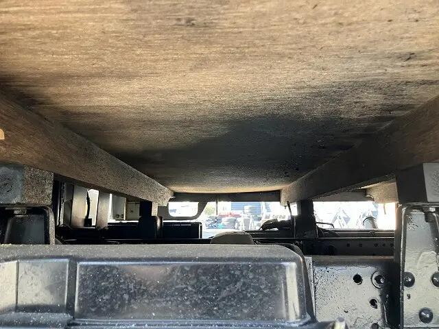 三菱ふそうキャンターガッツ平ボディ小型（2t・3t）[写真29]