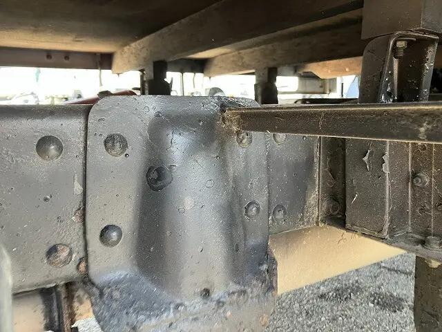 三菱ふそうキャンターガッツ平ボディ小型（2t・3t）[写真30]