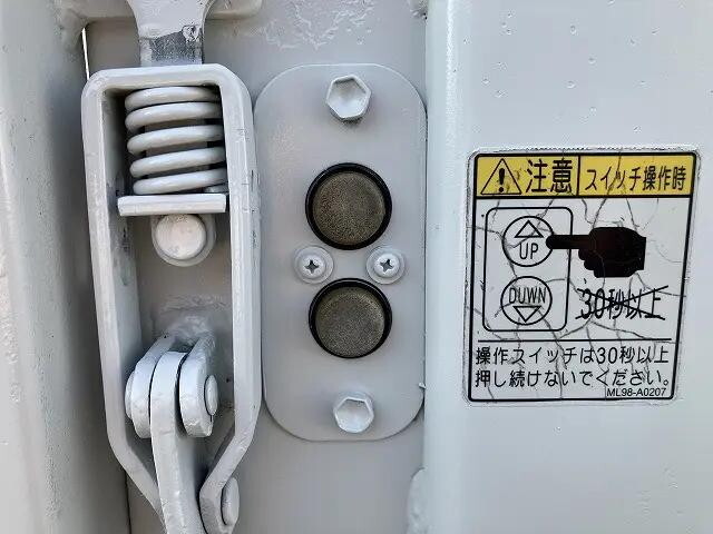 三菱ふそうキャンターガッツ平ボディ小型（2t・3t）[写真33]