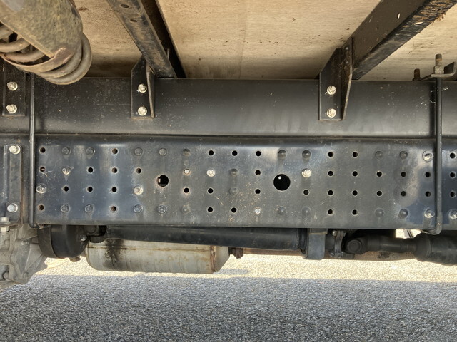 三菱ふそうキャンターアルミウイング小型（2t・3t）[写真22]