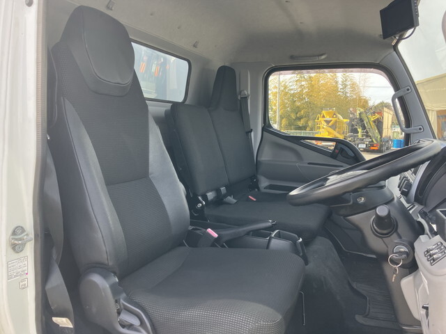 三菱ふそうキャンターアルミウイング小型（2t・3t）[写真31]