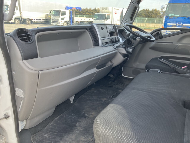 三菱ふそうキャンターアルミウイング小型（2t・3t）[写真32]