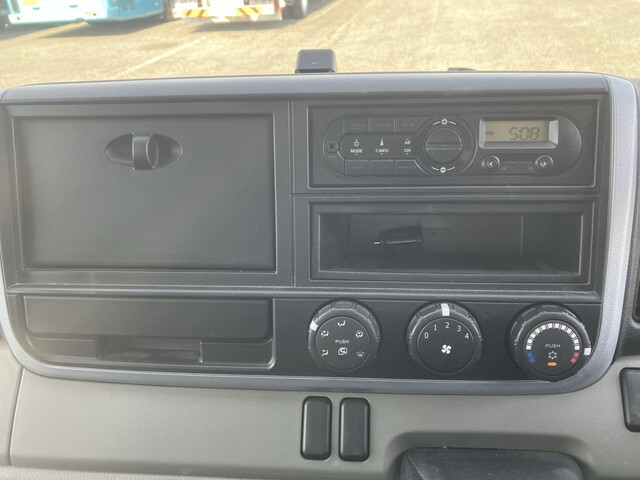 三菱ふそうキャンターアルミウイング小型（2t・3t）[写真37]