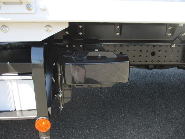 三菱ふそうキャンターアルミウイング小型（2t・3t）[写真13]