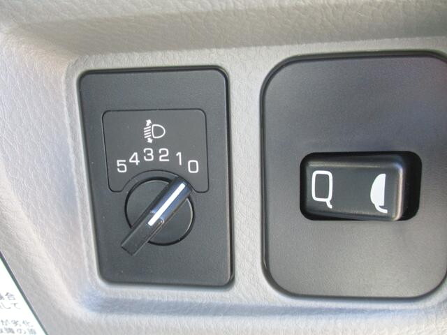 三菱ふそうキャンターアルミウイング小型（2t・3t）[写真16]