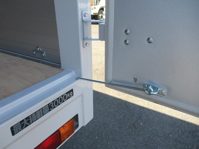 三菱ふそうキャンターアルミウイング小型（2t・3t）[写真06]