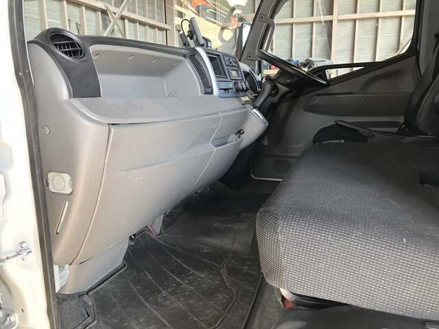 三菱ふそうキャンター冷凍車（冷蔵車）小型（2t・3t）[写真32]