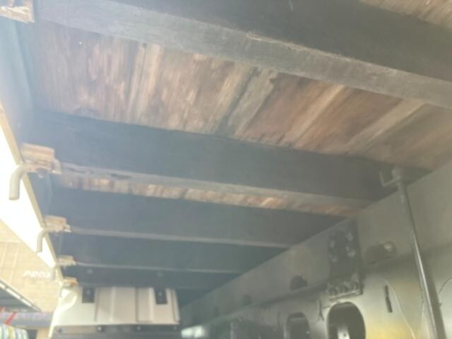 いすゞフォワード平ボディ中型（4t）[写真15]