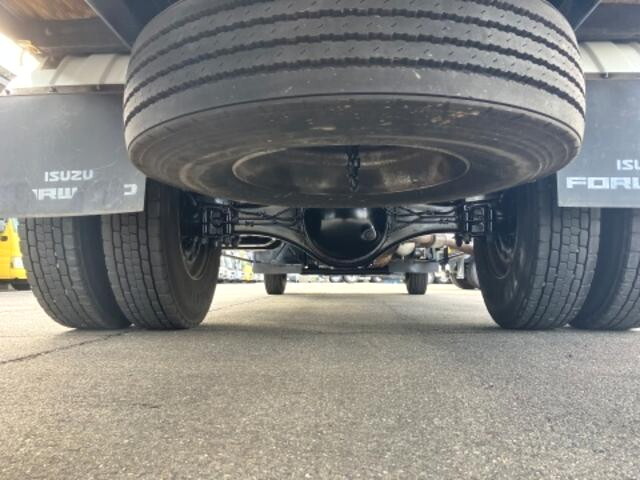 いすゞフォワード平ボディ中型（4t）[写真16]
