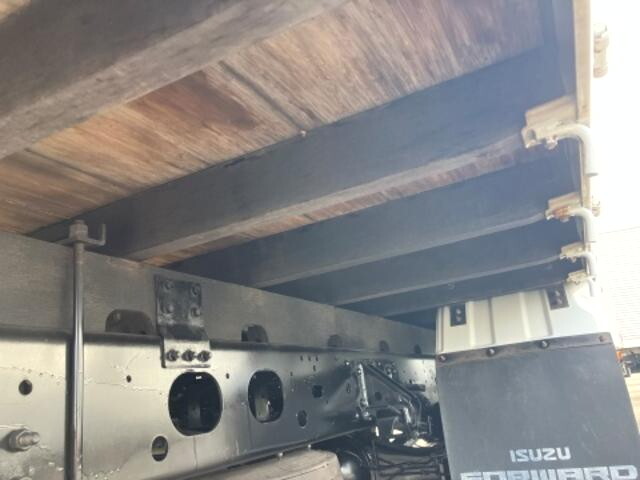 いすゞフォワード平ボディ中型（4t）[写真17]