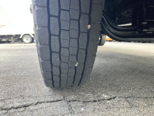 いすゞフォワード平ボディ中型（4t）[写真21]