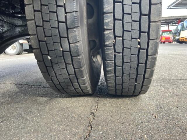 いすゞフォワード平ボディ中型（4t）[写真22]