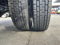 いすゞフォワード平ボディ中型（4t）[写真23]