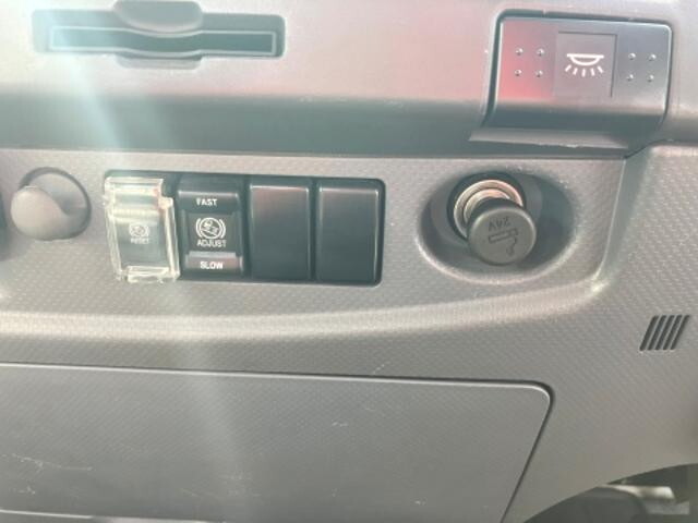 いすゞフォワード平ボディ中型（4t）[写真31]