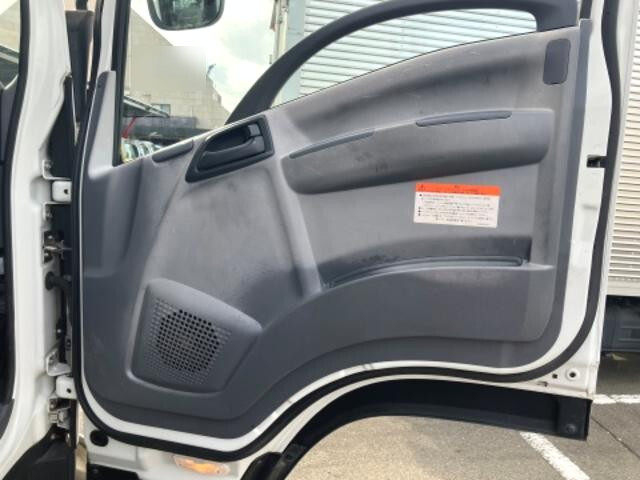 いすゞフォワード平ボディ中型（4t）[写真35]