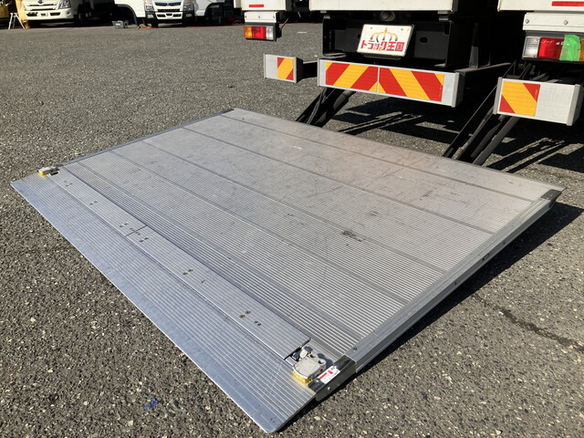 三菱ふそうキャンター冷凍車（冷蔵車）小型（2t・3t）[写真16]