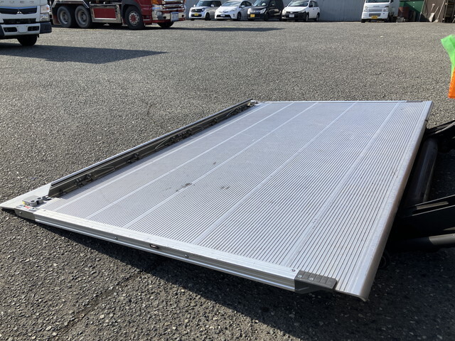 三菱ふそうキャンター冷凍車（冷蔵車）小型（2t・3t）[写真18]