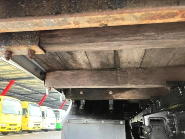 三菱ふそうキャンター平ボディ小型（2t・3t）[写真17]